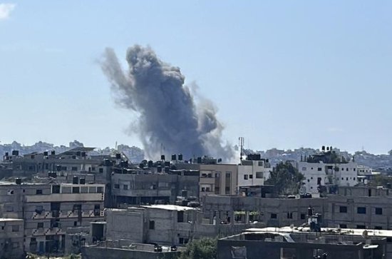 外媒：以军空袭加沙一难民<em>营</em>，至少13人死亡包括7名儿童
