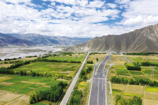 今年西藏计划实施<em>公路</em>交通项目417个