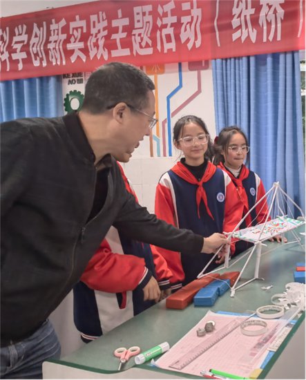 彭州市通济蓝天小学承办一区片小学生科技创新主题活动