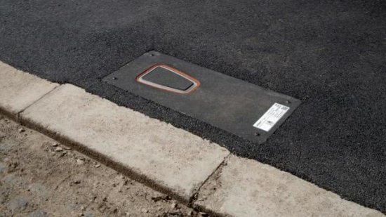 <em>英国一家</em>公司发明“隐形”路边充电桩