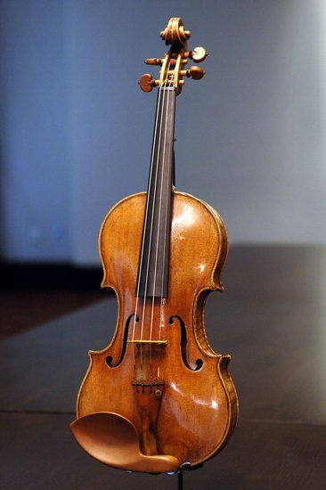 克里斯蒂/5月15日，一把名叫“哈默”的小提琴在美国纽约的克里斯蒂拍卖...