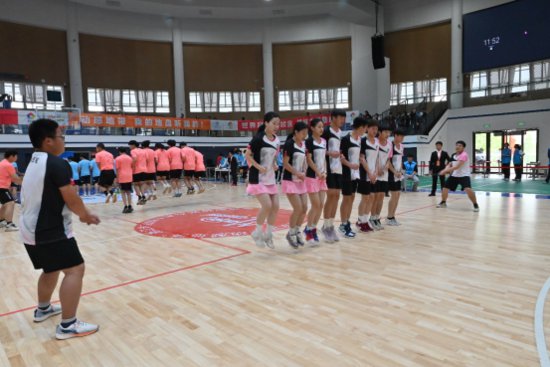 浙江宁波：近700名中职学生同台竞技，跳绳比赛各显“绳”通