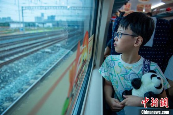 四川成都直达香港高铁正式开行