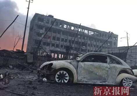 天津<em>滨海爆炸</em>致上千辆新车被烧 仅剩框架
