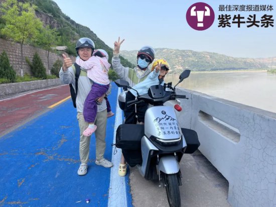 骑着电动自行车去旅行，90后夫妻带两娃3年跑了万里