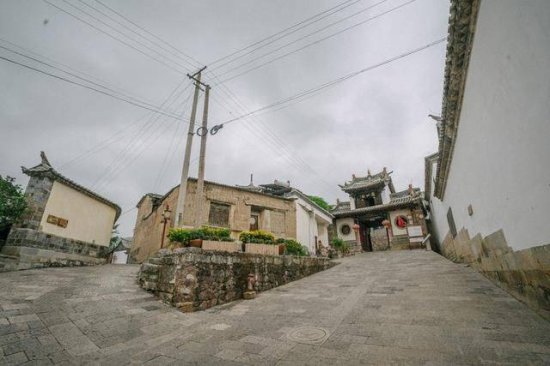 这里被评为云南最美古村，却很少有人知道，还有精美大院