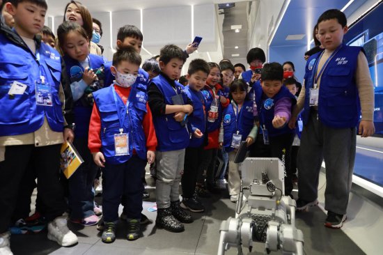 科技燃梦儿童节：中国平安<em>给孩子</em>们送上“蓝色科学梦想”