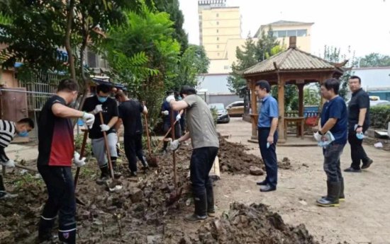 探访灾后北京门头沟：36条公交线路已恢复，有社区清淤工作在...
