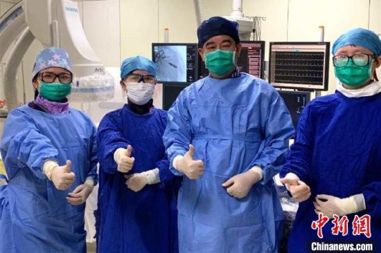 上海专家成功为复杂心脏病患者置入<em>1立方</em>厘米的“胶囊”起搏器