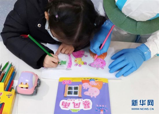 <em>武汉儿童医院</em>：15个孩子的临时“护士爸妈”_图片频道_新华网
