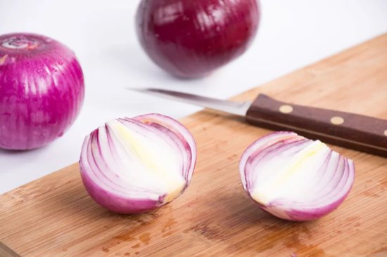 洋葱是可以吃的“心脏支架”？紫皮和白皮有什么区别？