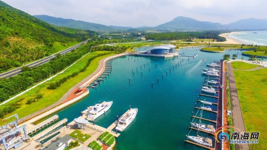 石梅/高空鸟瞰万宁华润石梅湾国际游艇会，滨海美景尽收眼底。