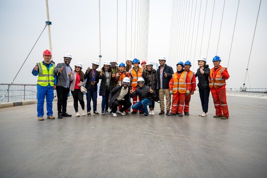 32国外媒记者打卡湖北造“世界六冠王”大桥 现场感受技术国际...