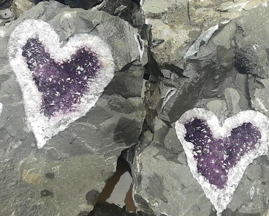 两名矿工在136斤的岩石里发现紫水晶，如今有人出价78万要买