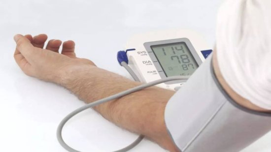 连续测量血压一次比一次低？多次血压值不一样，血压计要换吗？