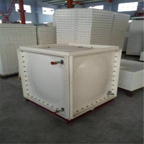 水箱<em>加工厂 定制</em>供应北京市玻璃钢水箱价格高品质的选择