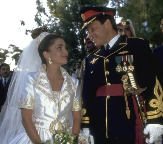 中东公主终于嫁给了爱情，全球最美的女人落泪