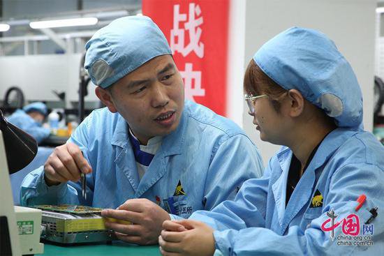 胡万军：印制板焊接的“专科医生”