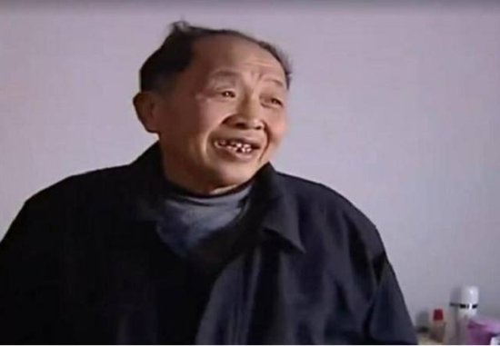 7年前，湖南38岁女教师倒追大27岁环卫工人，如今两人生活怎样...