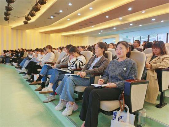 磐安县幼儿园教师综合素质提升24学分培训活动顺利开展
