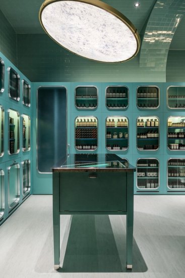 这个Tiffany蓝色的实验室其实是个<em>护肤品专卖店</em>