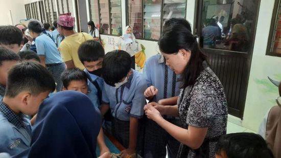 <em>齐河</em>籍汉语老师在印尼与师生共度佳节