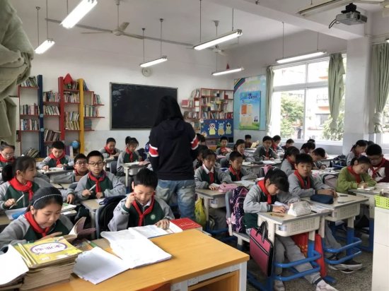 <em>作文评语</em>每次10000字！杭州一小学老师坚持26年