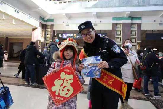 北京站派出所女子巡逻队：春运至今每天都要忙着找钱、找娃、...