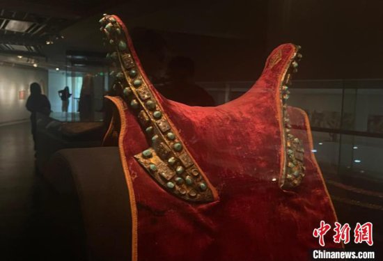 16至17世纪匈牙利丝绸文物杭州展出 借丝绸增进两国交流