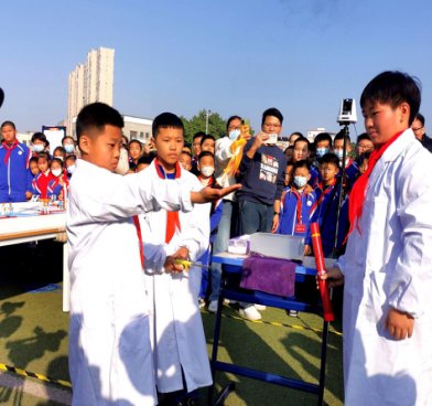 漳州台商区<em>角美</em>第二中心小学教育集团举行首届科技节