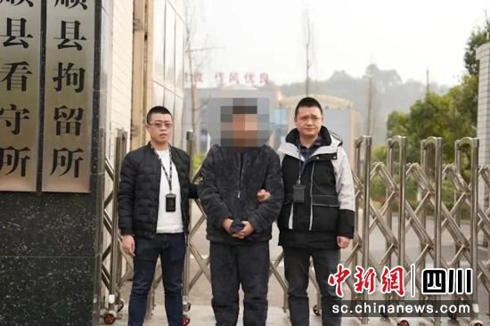 自贡富顺：一男子在商场厕所里<em>安装摄像头</em>偷拍被抓获