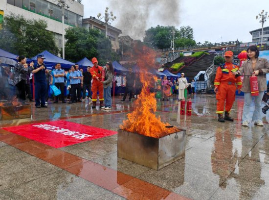 铜仁市举行“5·12”全国防灾减灾日集中宣传活动-新华网