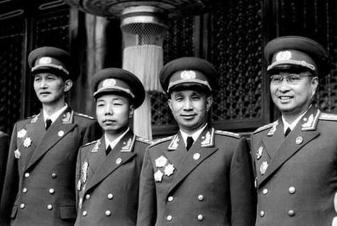 1955年大授衔时，一军区副<em>司令</em>被授中将衔，为何遭到陈赓反对？