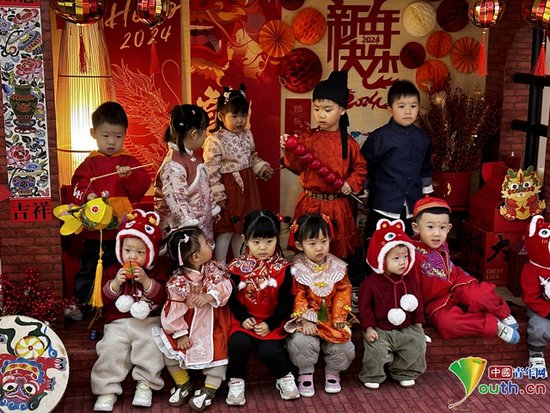 “<em>娃娃的</em>新年庙会”近距离感受中国传统文化