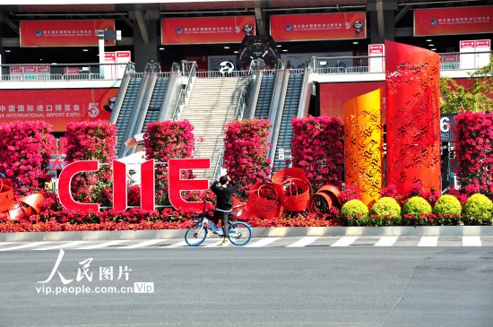 上海：第五届中国国际<em>进口</em>博览会准备就绪 花团锦簇静待四海嘉宾