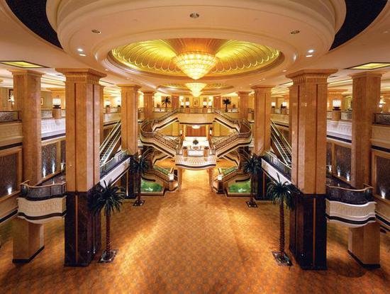 40吨黄金建成世界最豪华八星级酒店 一年<em>工资</em>只够住一晚！
