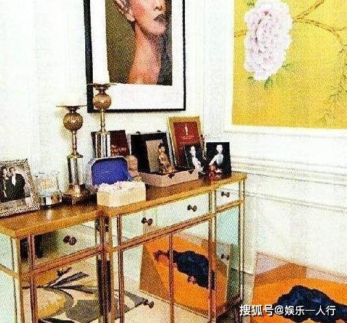 参观刘嘉玲在上海的豪宅，一个人住独栋<em>楼房</em>，衣帽间全是名牌...