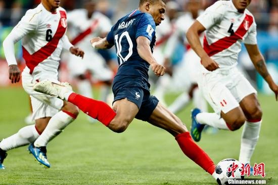 法国1-0胜秘鲁晋级16强<em> 姆巴佩</em>成<em>世界杯</em>法国最年轻进球者