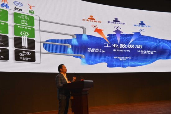 闫安 张斌/闫安作为国内知名大数据、人工智能专家。