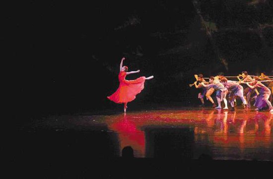 巴渝文化邂逅西方芭蕾 芭蕾舞剧《归来红菱艳》首演