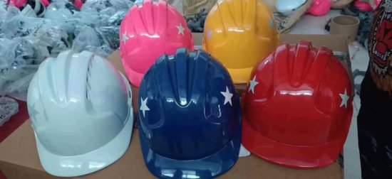 商家头盔卖缺货 有人把工地安全帽当“头盔”卖！不可取