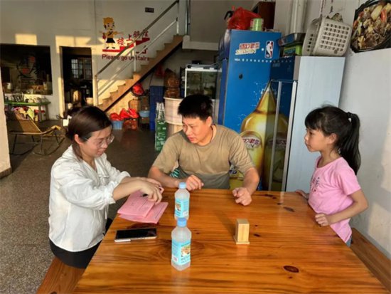 兴国县东村小学开展防溺水安全教育系列活动