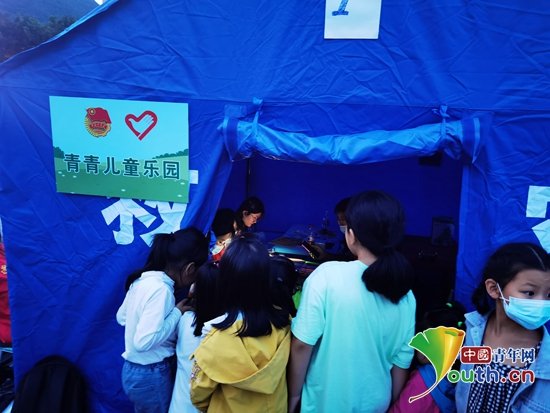 四川：“<em>青青</em>儿童乐园”在地震灾区安置点开园