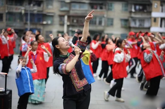 感受民族舞蹈魅力 弘扬地方传统文化
