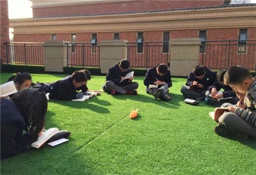 成都王府外国语学校开展特色阅读校本课程 营造阅读风气