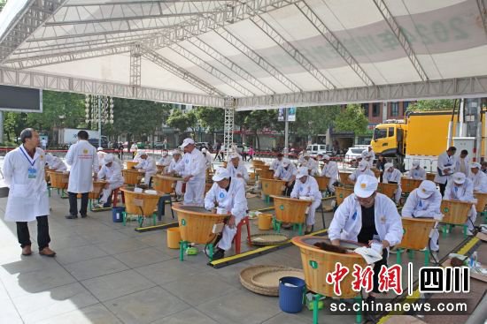 国内200余名手工制茶技师会聚四川旺苍同场竞技