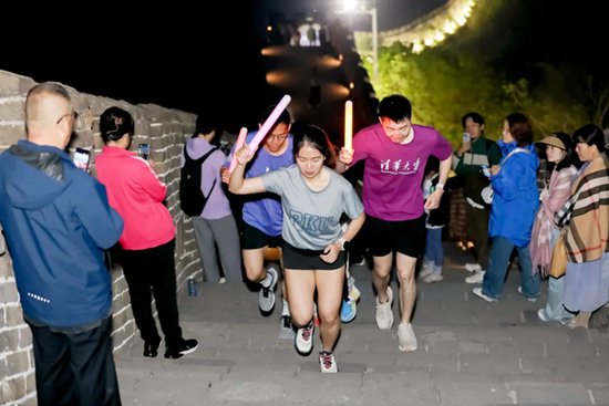 中国首个大学生长城接力赛在北京怀柔启动