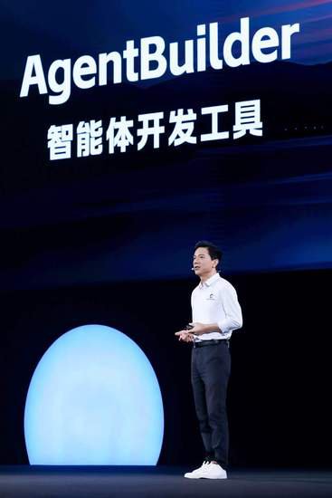 李彦宏2024首场演讲，透露了AI行业的发展方向