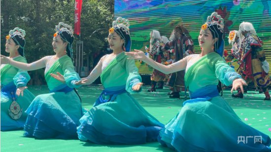 西宁地区第三十五届藏族文化艺术节开幕