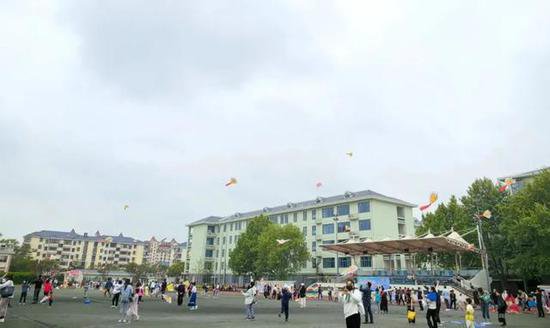 春来相约放风筝！松江这所学校今年的风筝节“含龙量”极高